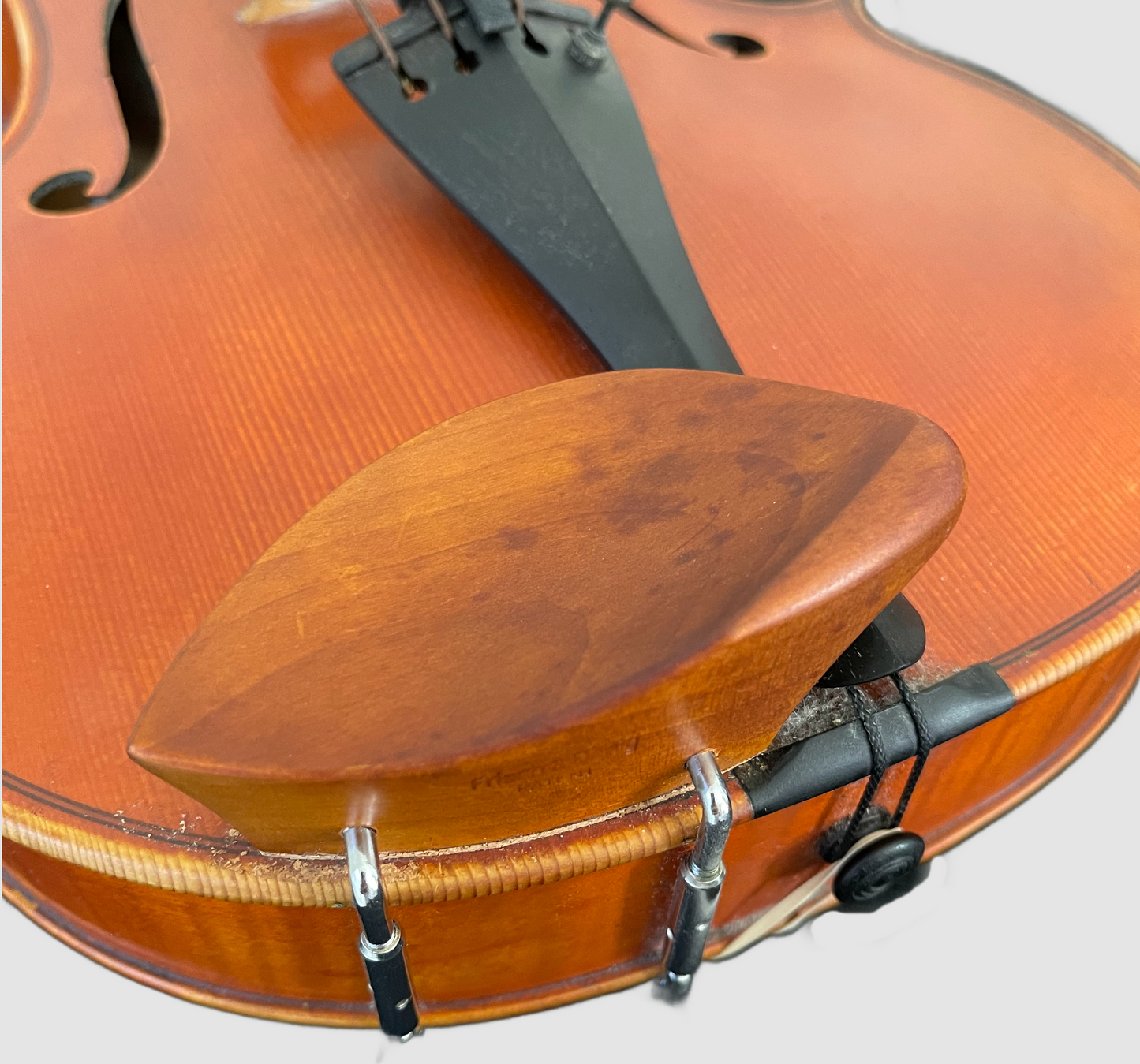 Frisch and Denig "Brandt" raised viola Chinrest